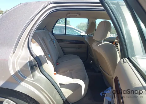 2004 Mercury Grand Marquis Gs z USA, uszkodzony, nr VIN 2MEFM74W44X689777